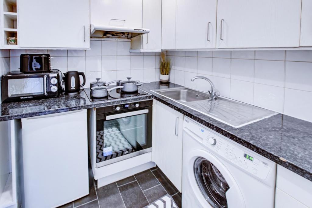 Hyde Park Apartment 2 Bedroom Лондон Екстер'єр фото